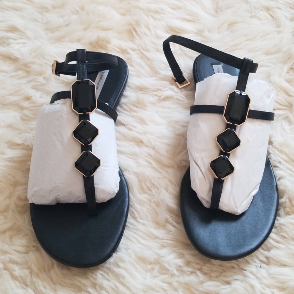 Like new DVF thong sandals